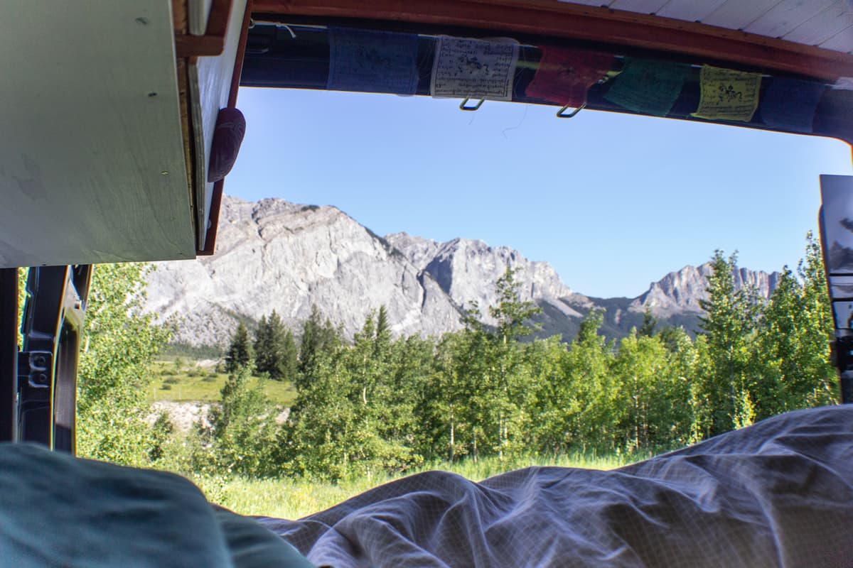 Ausblick vom Schlafplatz aus auf die Wand